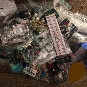 Mystery Lot of Paparazzi Jewelry - 21 Pieces (LOT #3)